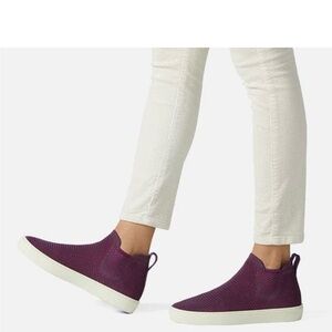 Rothy’s size 8.5 Chelsea Berry Lattice Stitch